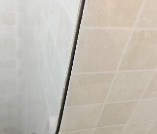 城西瓷砖空鼓维修公司分享阳台瓷砖脱落的修复过程可以分为以下几个步骤