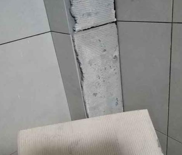 城西瓷砖空鼓维修公司分享下厨房瓷砖脱落的补救措施。